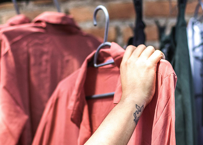 Woman Explains Why Everyone Looking The Same Is A Warning Sign Woman Explains Why Everyone Looking The Same Is A Warning Sign