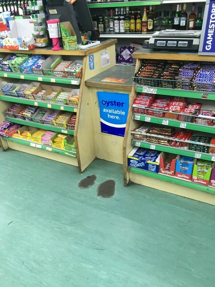 Convenience store counter with snacks and drinks, marked shoe prints on the floor, featuring "Time-vs.-Things" concept.
