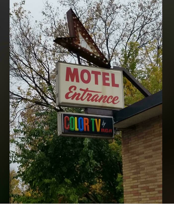 Vintage motel entrance sign with retro color TV advertisement, evoking nostalgic pics from people realizing they’re old now.