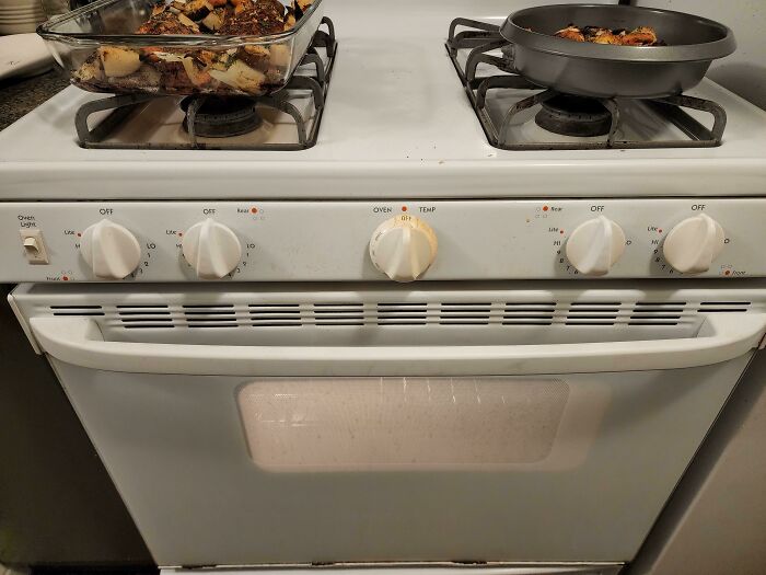 Gas stove with misplaced oven knobs; disastrous design choice.
