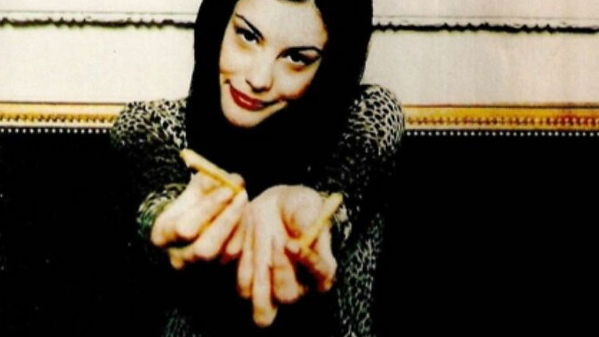 30 Wild And Wholesome Moments From The ‘90s, As Seen On This Dedicated IG Page (New Pics)