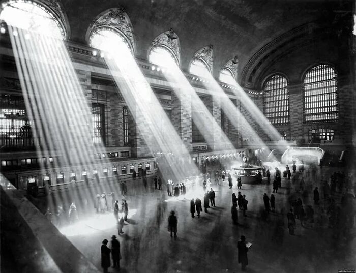 Sunlight streaming through windows in a grand hall exemplifying old American architecture.