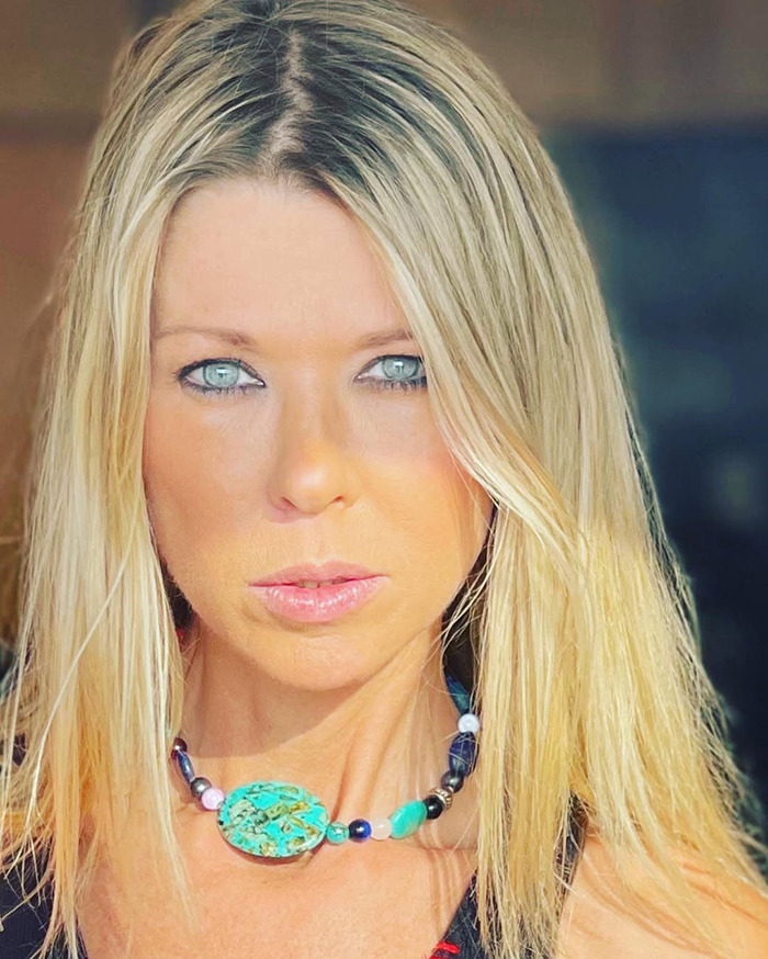 American Pie star at premiere, wearing a vibrant necklace, with blonde hair under natural lighting. American Pie star at premiere, wearing a vibrant necklace, with blonde hair under natural lighting.