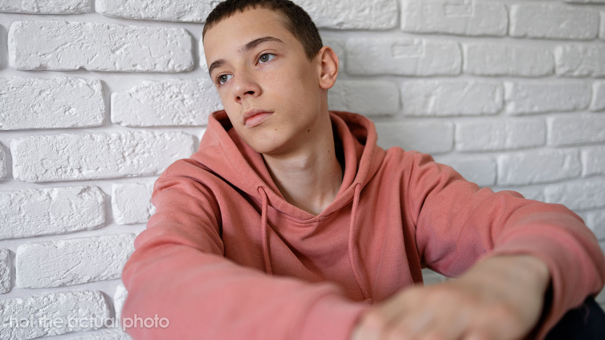 17YO Forced To Move Out As 38YO Sis Keeps Forcing Him To Watch Her 2 Young Kids, She’s Livid