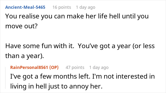 Teen discusses living situation in online chat about stepmother and late mother's photos. Teen discusses living situation in online chat about stepmother and late mother's photos.