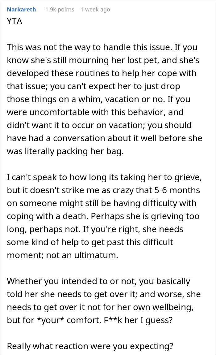 Text discusses a girlfriend mourning her dog's ashes and someone's reaction to her grief. Text discusses a girlfriend mourning her dog's ashes and someone's reaction to her grief.