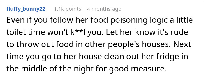 Comment advises against throwing away gifted homemade Indian food, suggesting it's rude behavior. Comment advises against throwing away gifted homemade Indian food, suggesting it's rude behavior.