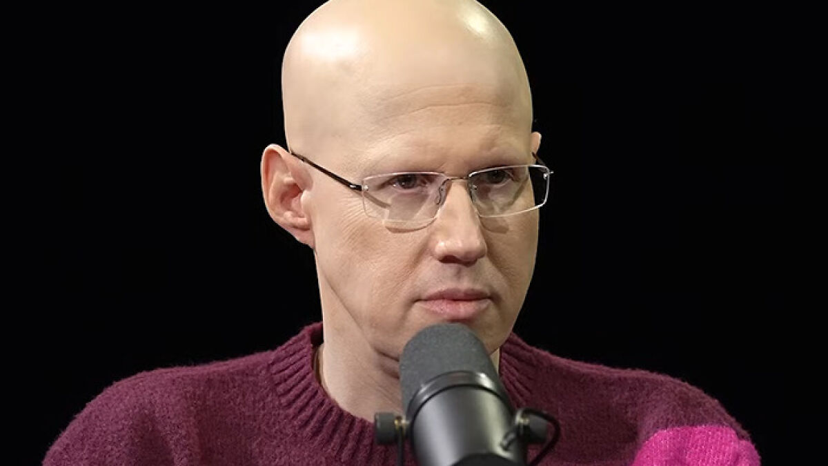 “Mortified” Comedian Apologizes To Millie Bobby Brown After She Slams Him For “Mommy Makeover” Jab