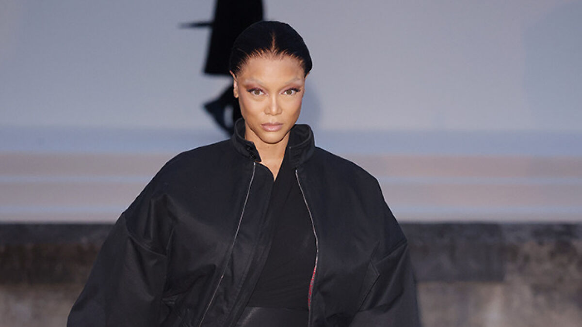 “Botched”: Tyra Banks’s Taut Skin At Paris Fashion Week Receives Backlash From Fans