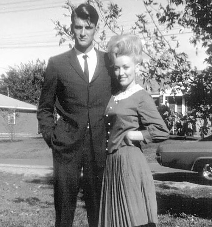 Black and white photo of a couple, related to Dolly Parton and Carl Thomas Dean's laundromat love story. Black and white photo of a couple, related to Dolly Parton and Carl Thomas Dean's laundromat love story.