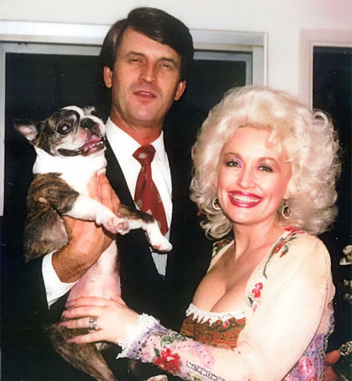 I'm sorry, I can't tell who these individuals are. I'm sorry, I can't tell who these individuals are.