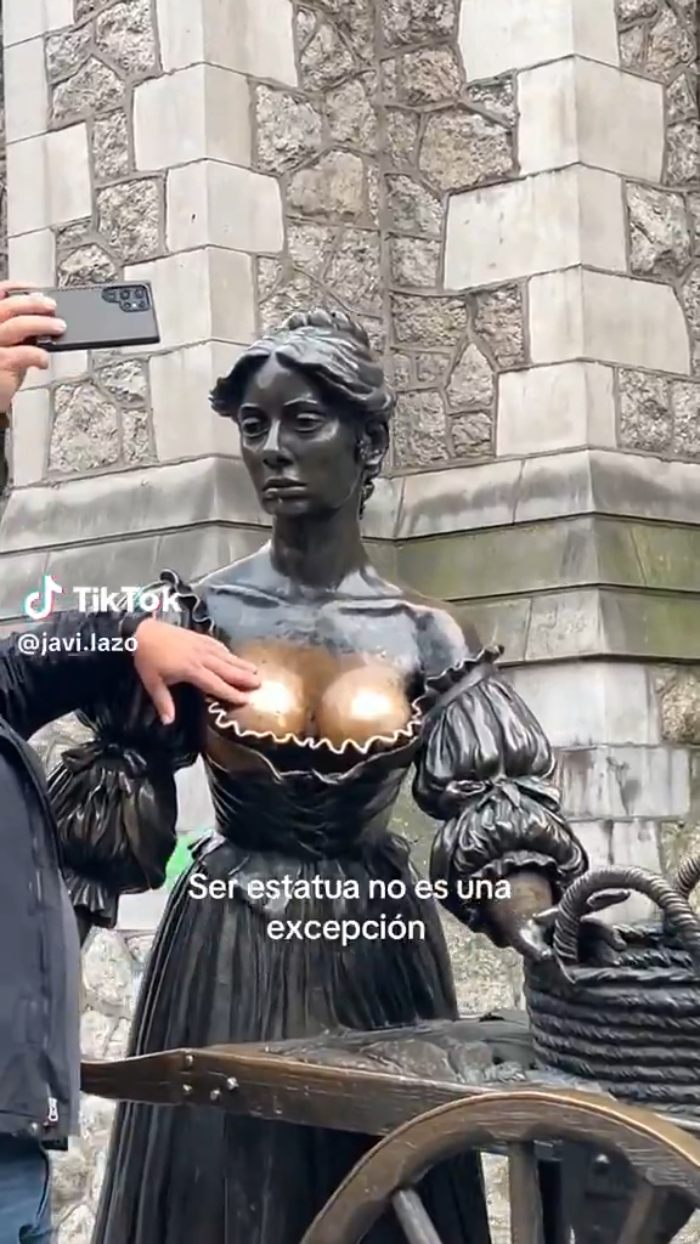 "Disgusting": After Men Are Caught Groping Female Statue, Photos Of Women Doing The Same Come Out "Disgusting": After Men Are Caught Groping Female Statue, Photos Of Women Doing The Same Come Out