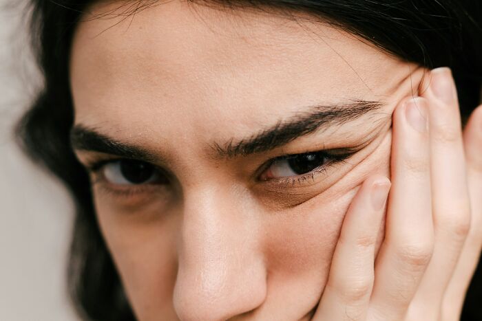 “The Decade Is Just Stuck On Someone’s Face”: 44 Beauty Standards And Trends That Need To Retire