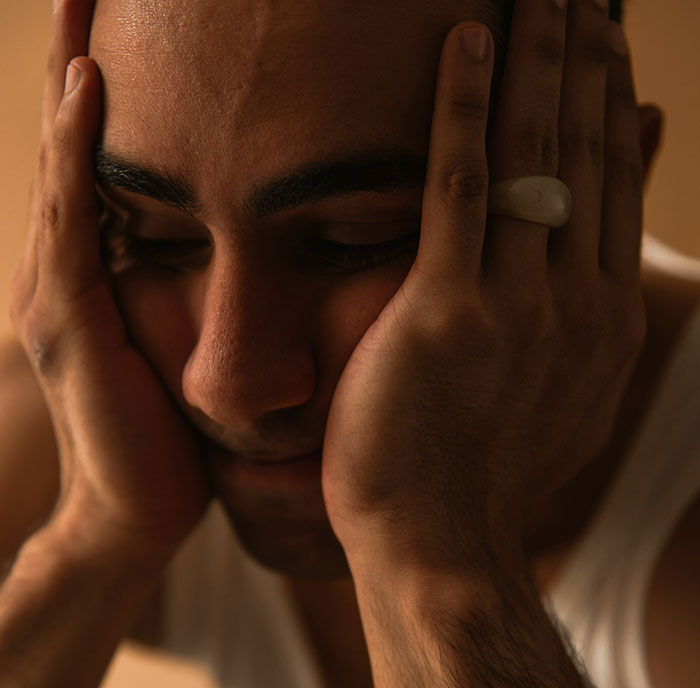 Man Bans GF’s Religion In Their Home, She’s Confused About How To Proceed Man Bans GF’s Religion In Their Home, She’s Confused About How To Proceed