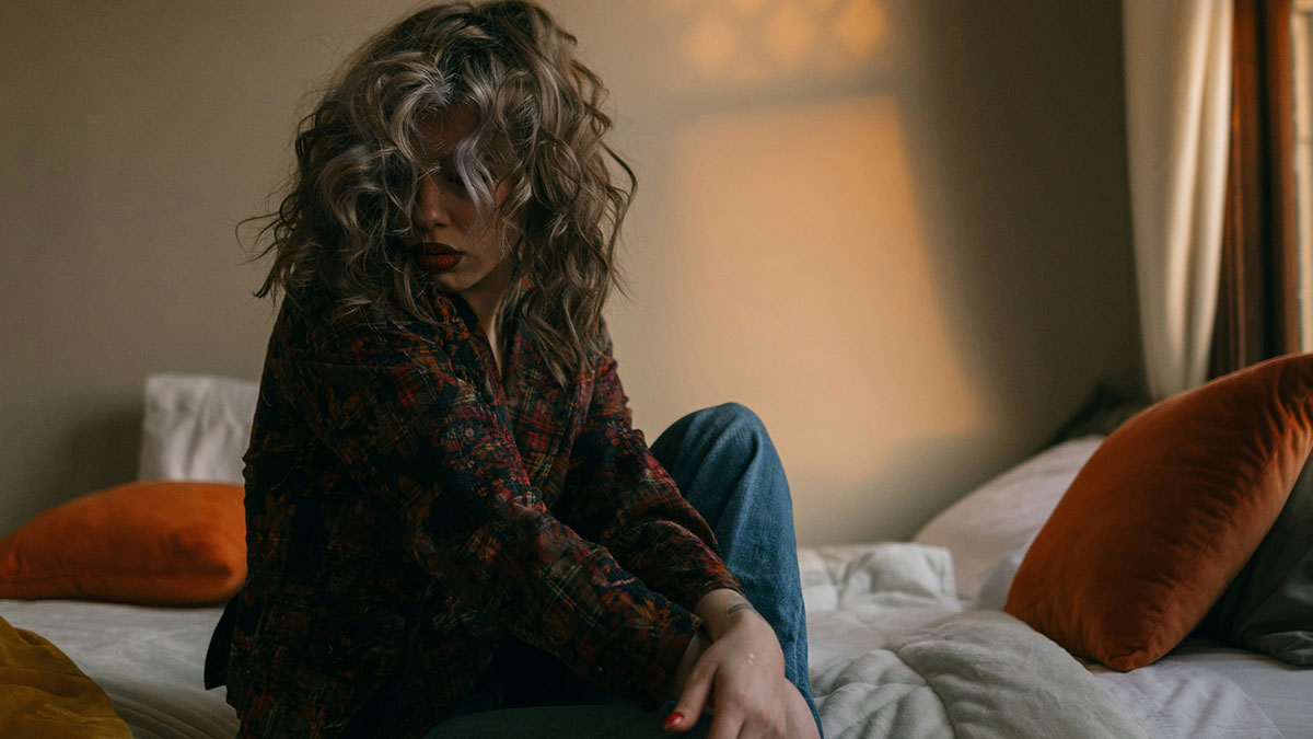 Man Bans GF’s Religion In Their Home, She’s Confused About How To Proceed