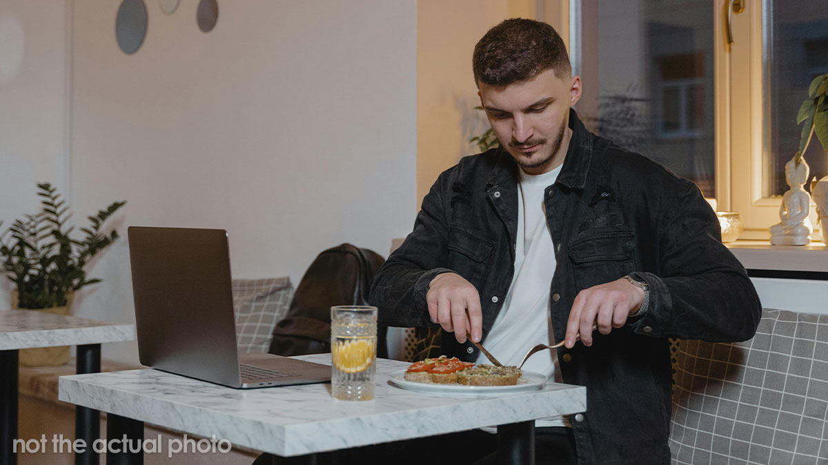 Lady Upset That She Survives On Basics While Hubby Splurges Away On Daily Lunches And Coffee