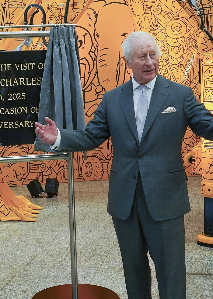 King Charles Hospitalized Amid Ongoing Cancer Battle, Fans Pray With "Fingers Crossed" King Charles Hospitalized Amid Ongoing Cancer Battle, Fans Pray With "Fingers Crossed"