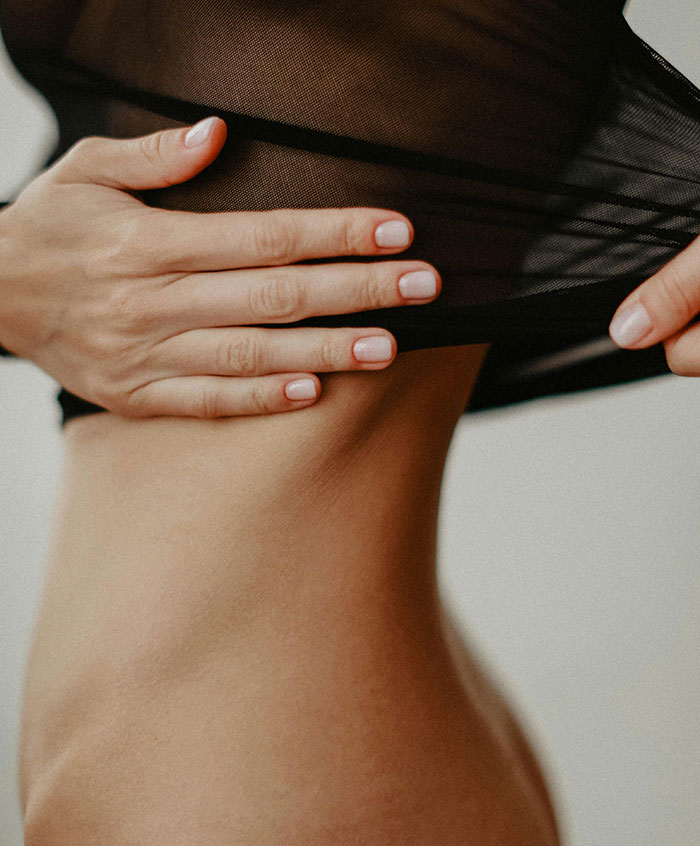 “Plumber’s Crack”: Internet Reacts To Risqué Red Carpet Trend Of Stars Flashing Their Rears “Plumber’s Crack”: Internet Reacts To Risqué Red Carpet Trend Of Stars Flashing Their Rears