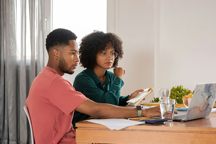 Husband Refuses To Pay Half The Bills For Car Both He And Wife Use, Gets Dragged Online Husband Refuses To Pay Half The Bills For Car Both He And Wife Use, Gets Dragged Online