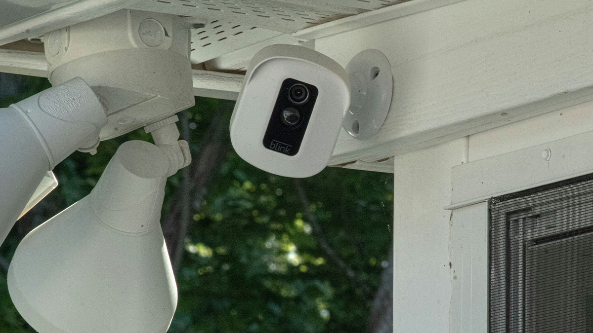 “Cameras Pointing Into My Bathroom And Bedroom”: Man Gets Revenge On Entitled Neighbor