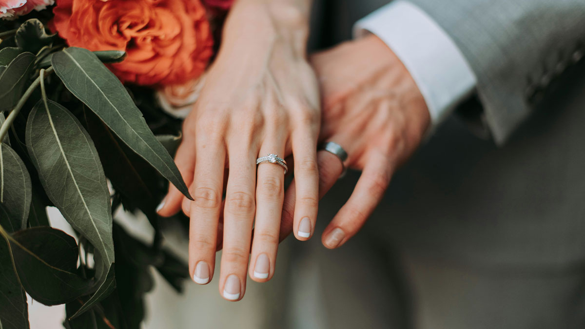 “Why Women Shouldn’t Take Their Husband’s Last Name”: Woman Shares Hot Take