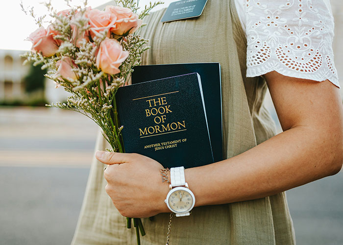 30 Groups And Organizations That Walk Like A Cult, Talk Like A Cult, But Aren't Considered One