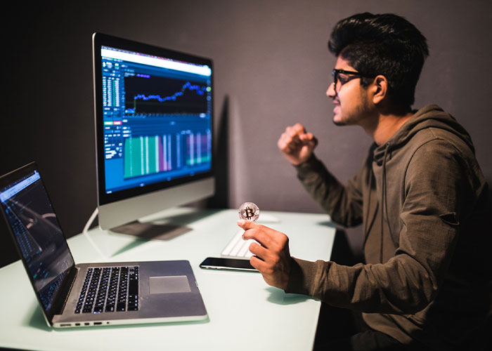 30 Groups And Organizations That Walk Like A Cult, Talk Like A Cult, But Aren't Considered One