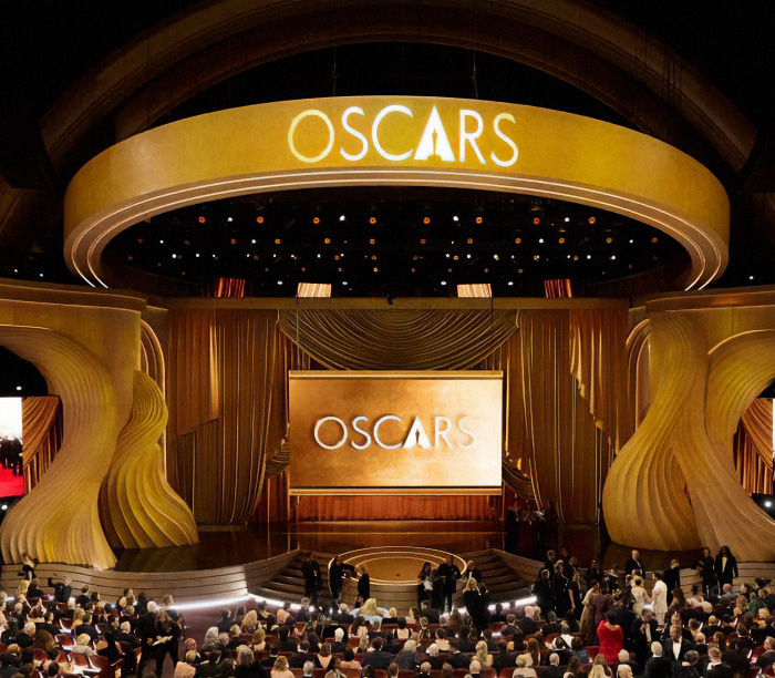 2025 Oscars stage with audience, highlighting Hollywood's weight loss trend and glamor. 2025 Oscars stage with audience, highlighting Hollywood's weight loss trend and glamor.
