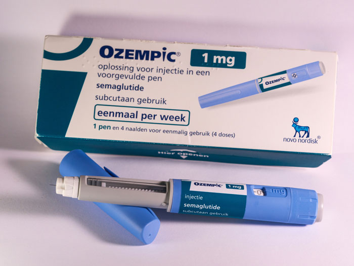 Ozempic injection pen and packaging, highlighting anti-obesity medication in weight loss context. Ozempic injection pen and packaging, highlighting anti-obesity medication in weight loss context.