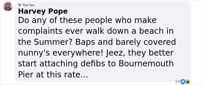 Comment discussing complaints about Sabrina Carpenter’s show and Charli XCX’s dress, referencing summer beach attire. Comment discussing complaints about Sabrina Carpenter’s show and Charli XCX’s dress, referencing summer beach attire.