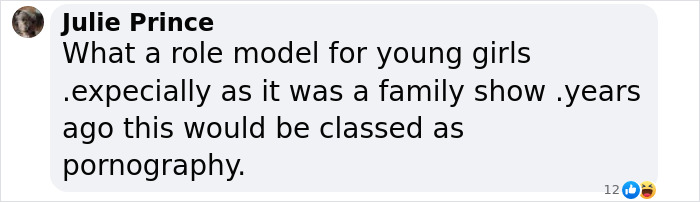 Text screenshot with a complaint about Sabrina Carpenter's show. Text screenshot with a complaint about Sabrina Carpenter's show.