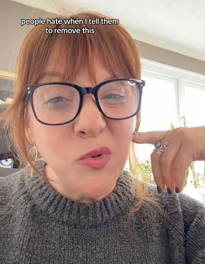 Résumé expert shares common mistakes, wearing glasses and sweater, 'people hate when I tell them to remove this' text overlay. Résumé expert shares common mistakes, wearing glasses and sweater, 'people hate when I tell them to remove this' text overlay.