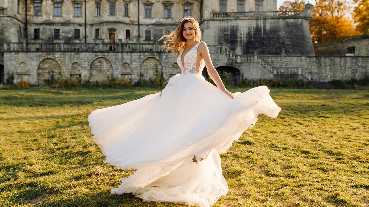 “Would I Be The [Jerk] If I Didn’t Let My Sister Wear Her Wedding Dress To My Wedding?”