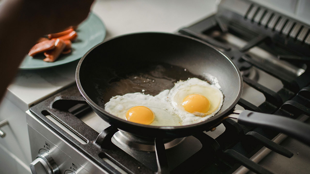 Thieving Cousin Can’t Say A Word After Skillet They Stole Mysteriously Shows Up At Relative’s House