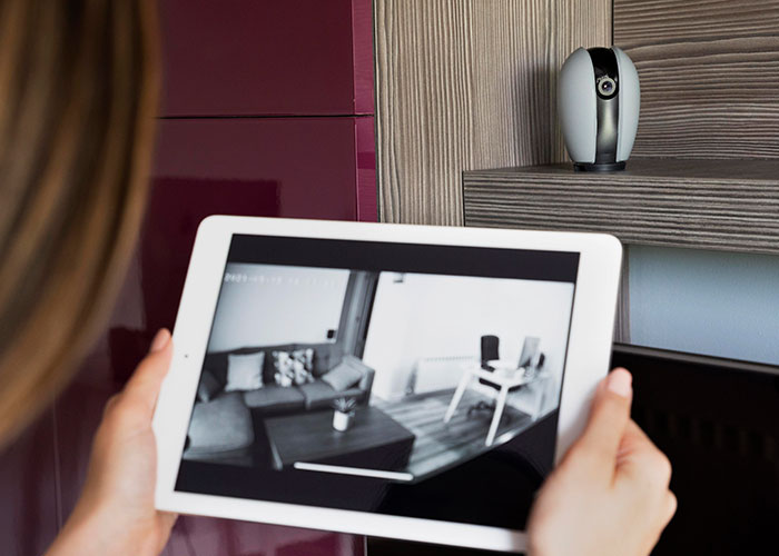 Mom Spies On Teen Daughter With A Hidden Camera, Gets Caught: “It Was Insane” Mom Spies On Teen Daughter With A Hidden Camera, Gets Caught: “It Was Insane”