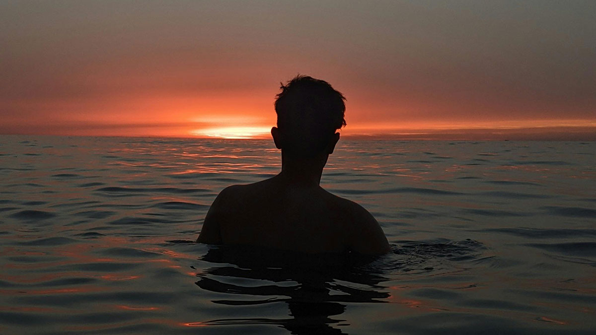 50 Gen X Who Are Tired Of Modern Life Share What They Miss: “Skinny-Dipping”