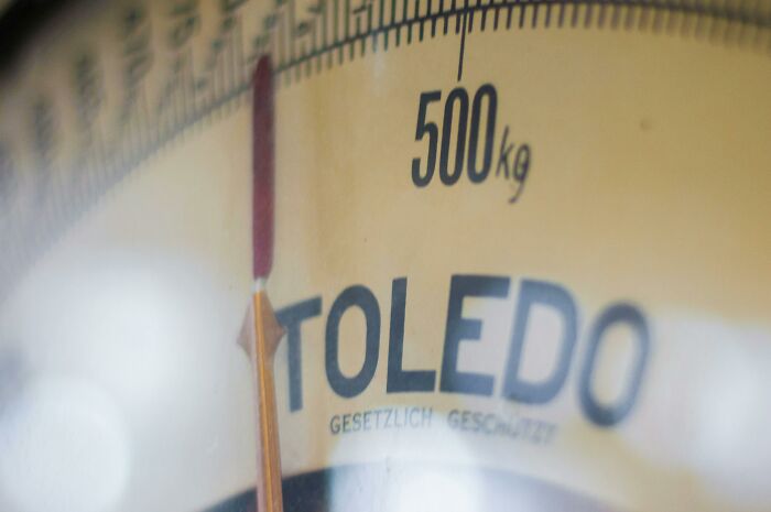 Toledo scale close-up showing 500kg, highlighting unexpected things in reality with blurred dial focus.