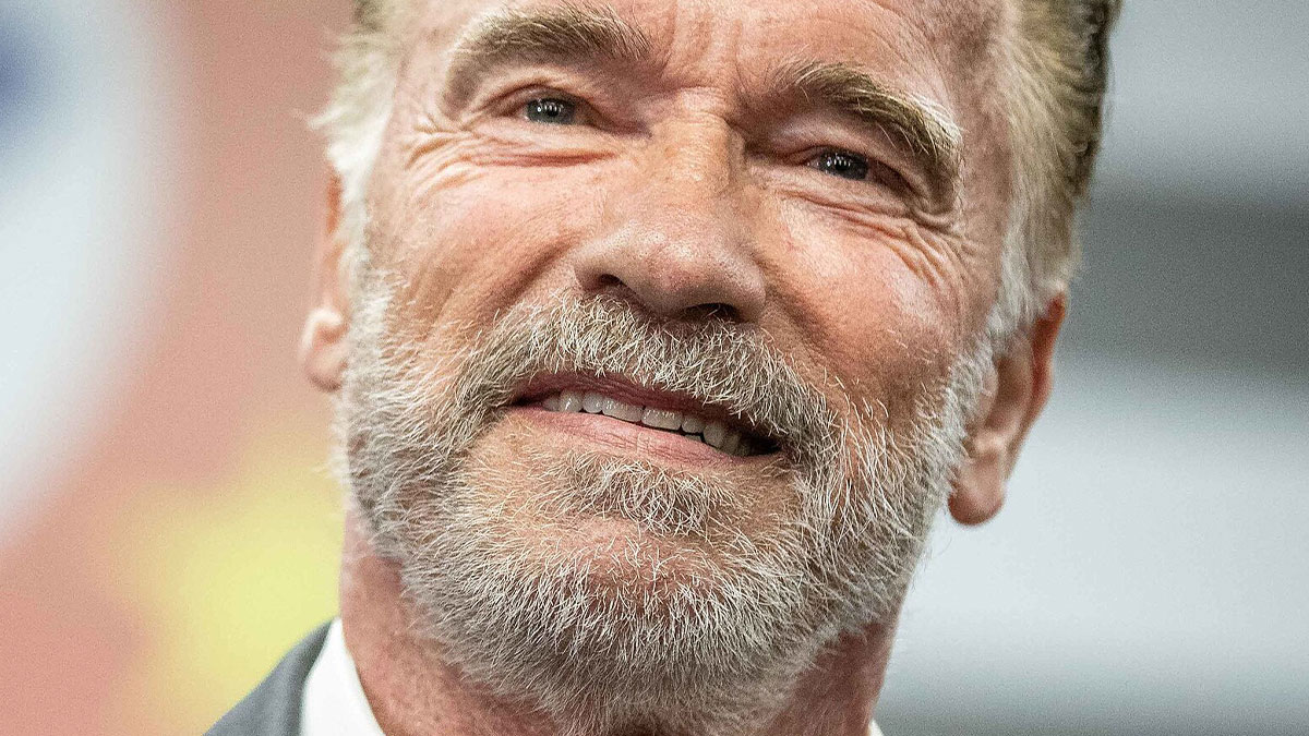 30 Of The Most Fun And Bizarre Interactions With Celebrities Fans Had While Out And About