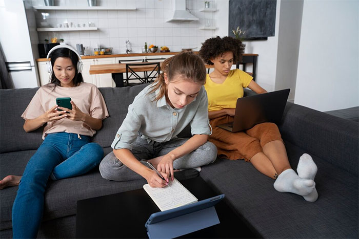 “I Went Full Chaos”: Guy Locks Up His Food From Roommate, Drives Her Mad “I Went Full Chaos”: Guy Locks Up His Food From Roommate, Drives Her Mad