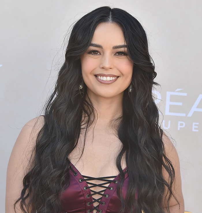 Streamer with long dark hair smiling, connected to 'Minecraft' scene controversy. Streamer with long dark hair smiling, connected to 'Minecraft' scene controversy.