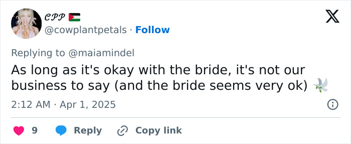 Tweet discussing opinions on Sydney Sweeney's dress choice for Glen Powell's sister's wedding. Tweet discussing opinions on Sydney Sweeney's dress choice for Glen Powell's sister's wedding.