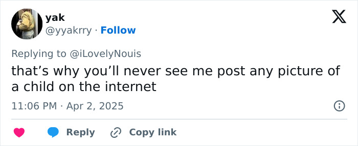 Tweet discussing posting children's photos online, related to Justin Bieber and internet creeps debate. Tweet discussing posting children's photos online, related to Justin Bieber and internet creeps debate.