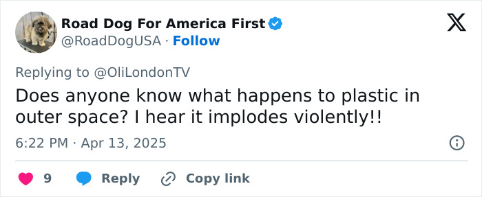 Tweet questioning the behavior of plastic in outer space, related to Lauren Sanchez’s space mission. Tweet questioning the behavior of plastic in outer space, related to Lauren Sanchez’s space mission.