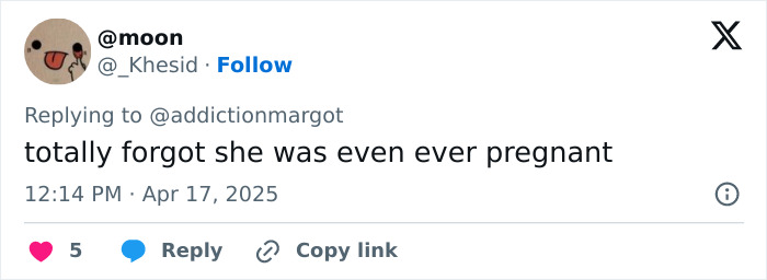 Tweet reaction about Margot Robbie's postpartum appearance, expressing surprise about her pregnancy. Tweet reaction about Margot Robbie's postpartum appearance, expressing surprise about her pregnancy.