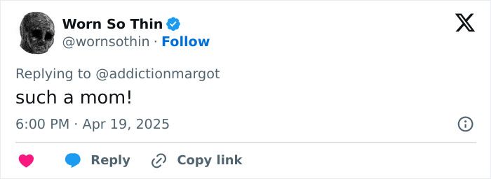 Tweet praising Margot Robbie's postpartum body, reading "such a mom! Tweet praising Margot Robbie's postpartum body, reading "such a mom!