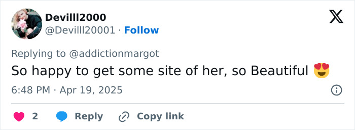 Social media post admiring Margot Robbie's postpartum body and beauty. Social media post admiring Margot Robbie's postpartum body and beauty.