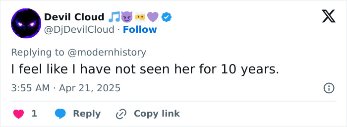 Tweet screenshot from user commenting on Margot Robbie's postpartum body. Tweet screenshot from user commenting on Margot Robbie's postpartum body.