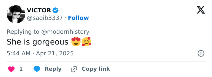 Tweet praising Margot Robbie's postpartum body, calling her gorgeous, with heart and smile emojis. Tweet praising Margot Robbie's postpartum body, calling her gorgeous, with heart and smile emojis.