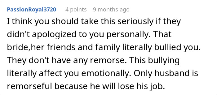 Woman's Green Dress Sparks Major Wedding Controversy, Bride Is Left Fuming Woman's Green Dress Sparks Major Wedding Controversy, Bride Is Left Fuming