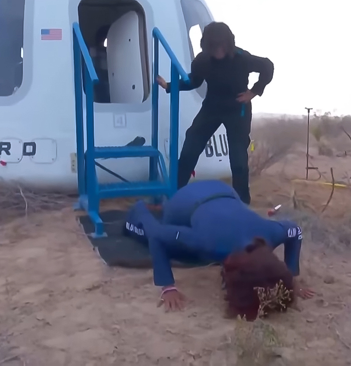 "Ridiculous": Gayle King Labeled "Tone Deaf" For Comparing Herself With Astronaut Alan Shepard "Ridiculous": Gayle King Labeled "Tone Deaf" For Comparing Herself With Astronaut Alan Shepard